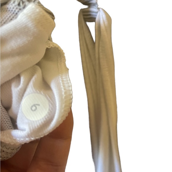 Lululemon Athletica 2-In-1 Workout Tank Top | White and Gray | Size 6, Medium - Picture 8 of 8